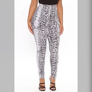 Python 🐍 Print Leggings